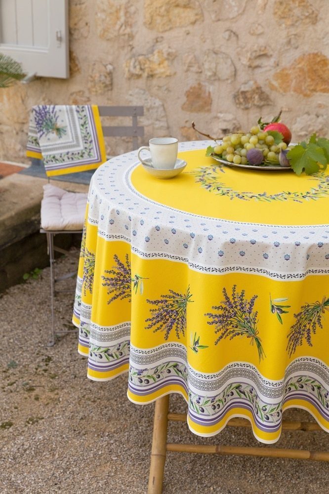 Round centered tablecloth made with printed cotton, yellow color.